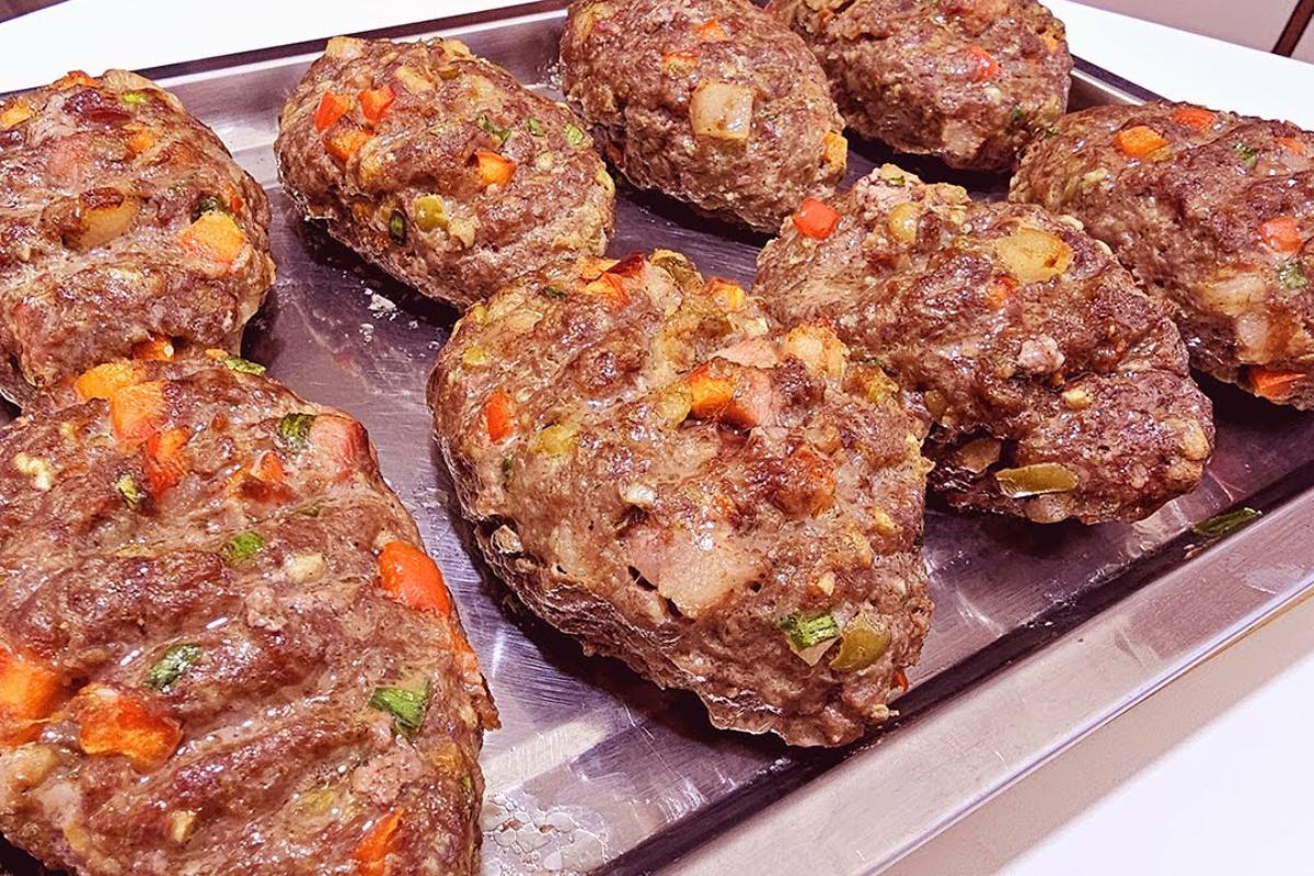 Almôndegas com Batata Assada e Queijo